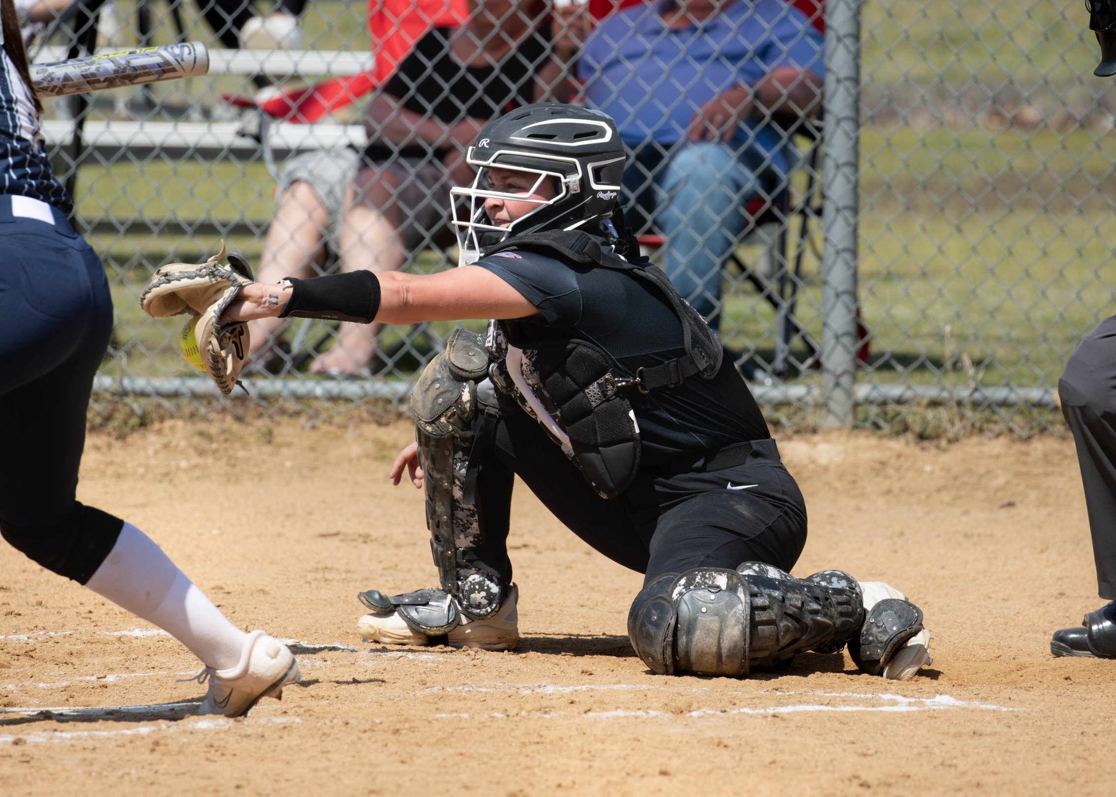 Pioneer Softball Splits with Stars